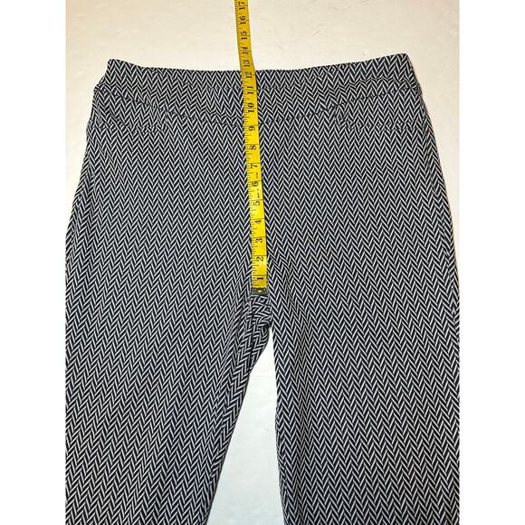 Chicos Pant Women’s Size 2 US 12 Black White Chevron Knit Pull On Elastic Waist - Picture 3 of 6